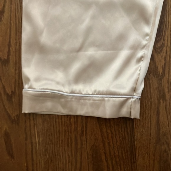Champagne colored pajamas silk size large - Picture 3 of 4